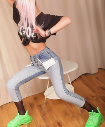 Я предлагаю широкий спектр услуг, которые полностью удовлетворят все твои фантазии и желания. Независимо от того, что ты хочешь испытать, я готова сделать возможное, чтобы тебе было комфортно и приятно. Мои клиенты говорят, что я истинная профессионалка в своей сфере, способная предложить не только физическое, но и эмоциональное удовлетворение. Смотри мои 🔞фото и читай отзывы о моей работе. Живу в самом сердце Москвы, так что давай встретимся и насладимся друг другом. 10202, 39 лет