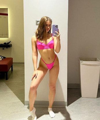 Живу в самом сердце Москвы, и мои услуги будут подарком для тебя. Готова сделать все, чтобы удовлетворить твои самые скрытые желания. Я создана для того, чтобы ты почувствовал настоящее наслаждение и расслабление. Со мной ты погрузишься в водопад нежности, страсти и разврата. Мои фото 100% реальны, и мои формы оставят тебя без слов. Я могу быть как нежной и ласковой, так и страстной и безудержной. Тебе остается только выбрать, какую именно я себе представляешь. Обещаю, что не оставлю тебя равнодушным. Удовлетворение тебе гарантировано! 💋 4084, 24 года